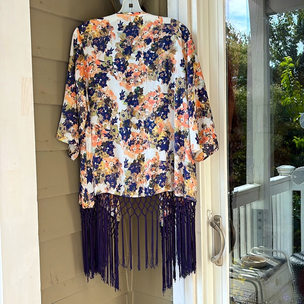 Gianni Bini Multicolor Floral Kimono with awesome fringe!! Sz L. looks fab on!!